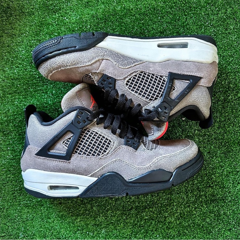 Jordan Retro 4 “Taupe” GS Size 7Y